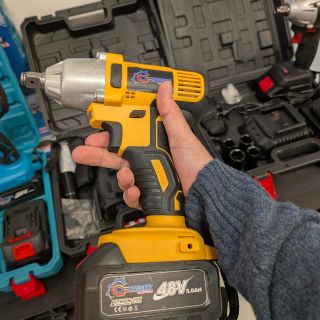 Pro rychlé a efektivní utahování a povolování šroubů a matic jsou tu naše AKU utahováky 💪 jipos.cz/aku-utahovaky